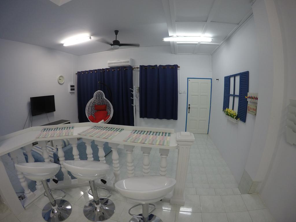 Little Blue House Kemaman Guesthouse Chukai ภายนอก รูปภาพ