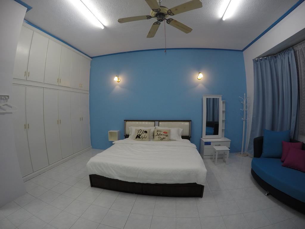 Little Blue House Kemaman Guesthouse Chukai ภายนอก รูปภาพ