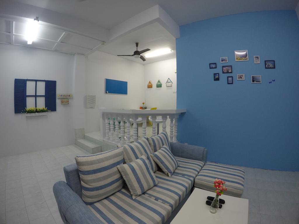 Little Blue House Kemaman Guesthouse Chukai ภายนอก รูปภาพ