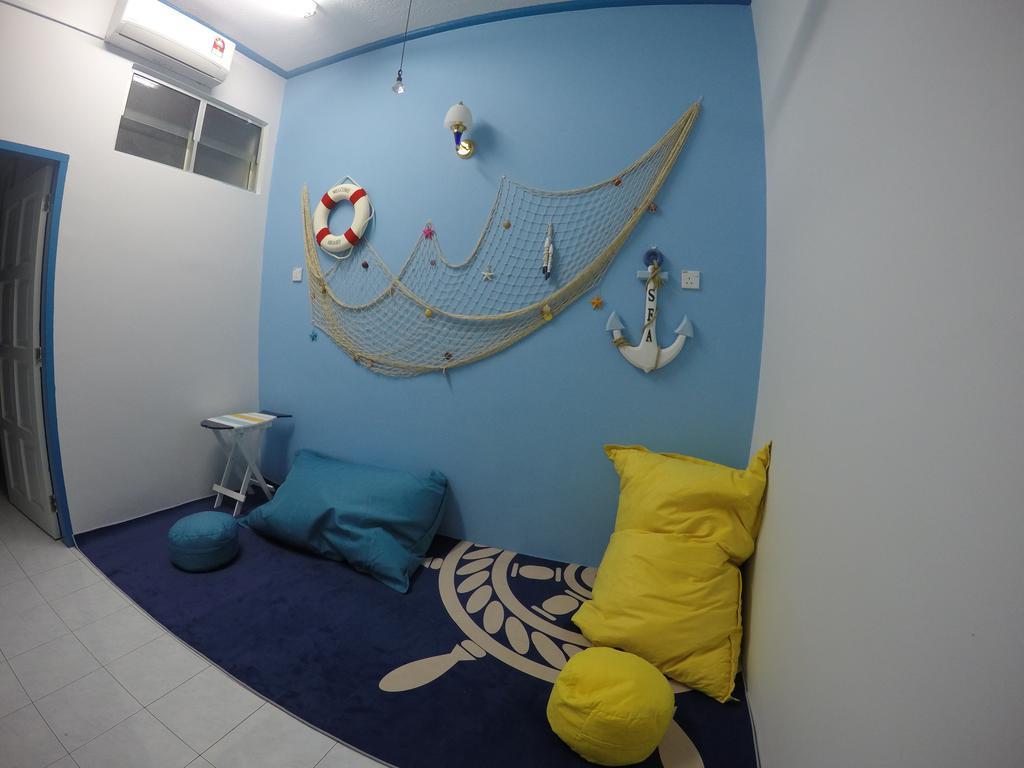 Little Blue House Kemaman Guesthouse Chukai ภายนอก รูปภาพ